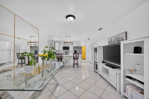 738 SW 7th Ter, Florida City FL - photo 7 of 37