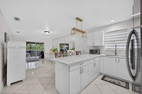 738 SW 7th Ter, Florida City FL - photo 9 of 37