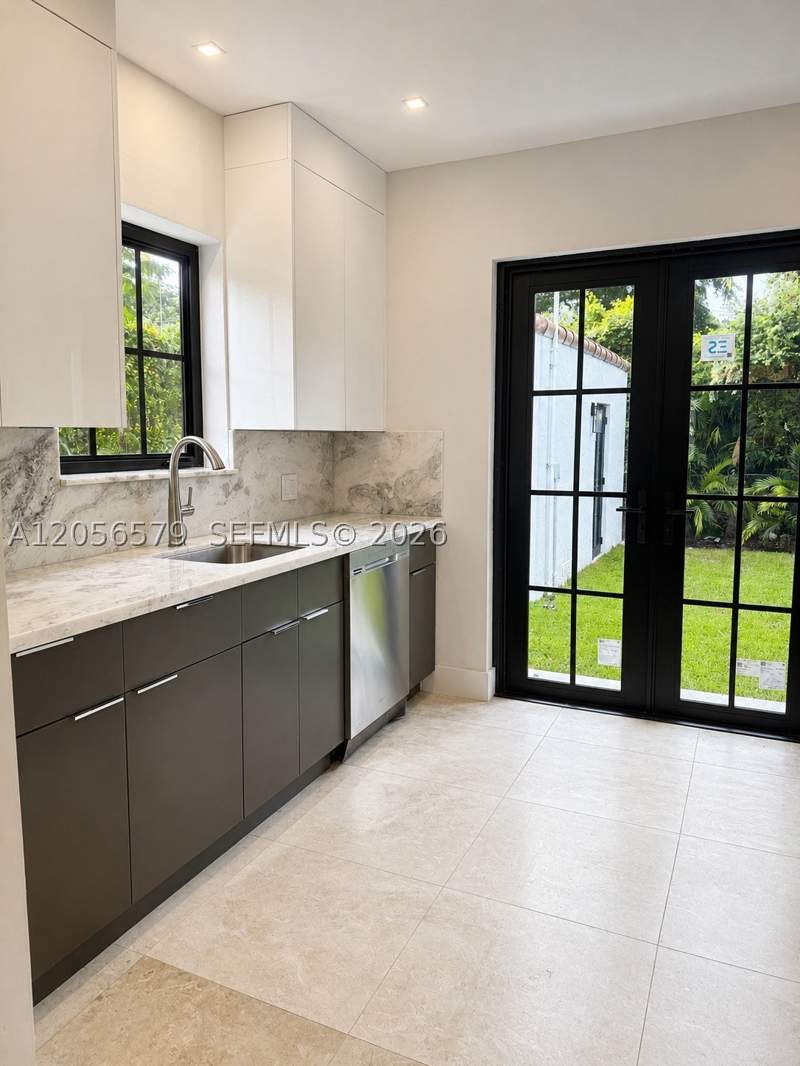 2 bedroom SingleFamilyResidence at 1213 Aguila Ave, Coral Gables Granada Sec, Coral Gables — photo 5
