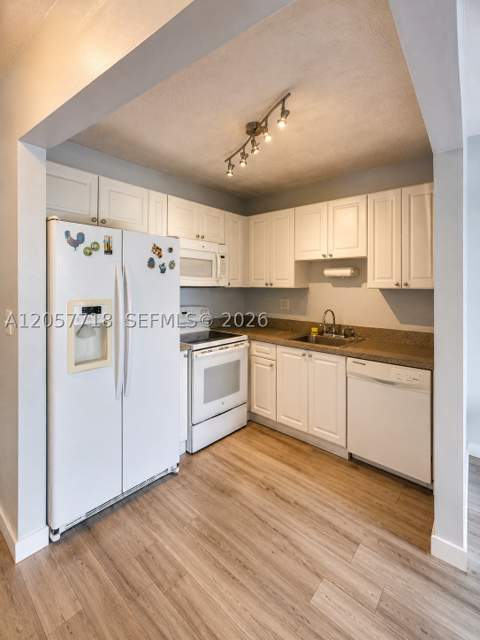 1465 NE 123rd St 609, North Miami FL - photo 8 of 28