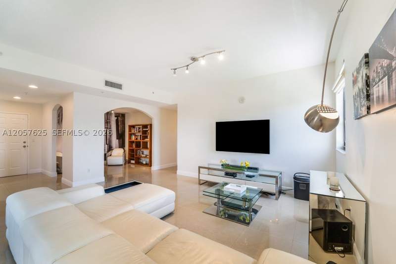2 bedroom Condominium at 8395 SW 73rd Ave 412, Colonnade At Dadeland SW, Miami — photo 2