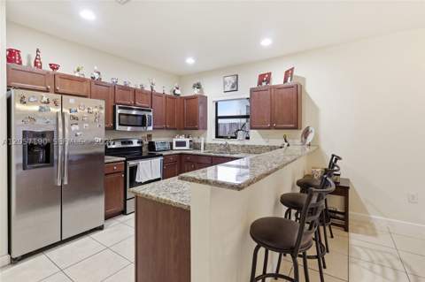 15585 SW 176th Ter, Miami FL - photo 12 of 38