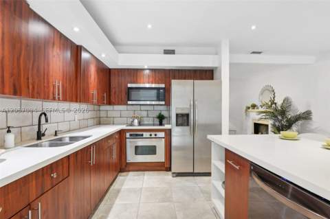 585 NE 121st St, North Miami FL - photo 8 of 45