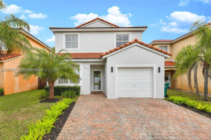 3 bedroom SingleFamilyResidence at 2021 SE 15th St, Shores At Keys Gate, Homestead — photo 2