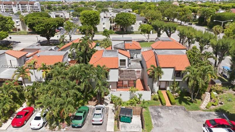 3 bedroom Condominium at 10339 NW 9th St Cir 2-2, Caribbean Springs Village, Miami — photo 2