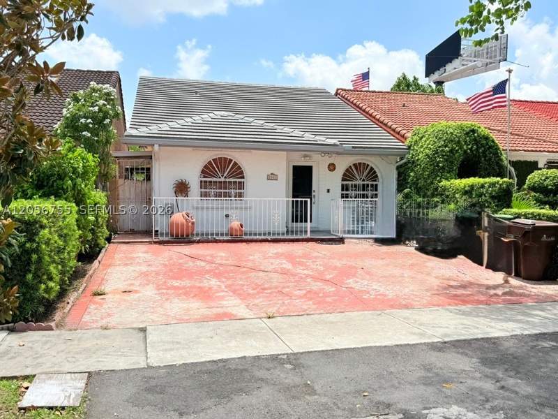 3 bedroom SingleFamilyResidence at 5941 W 20th Ln, Michelle Jardins, Hialeah — photo 2