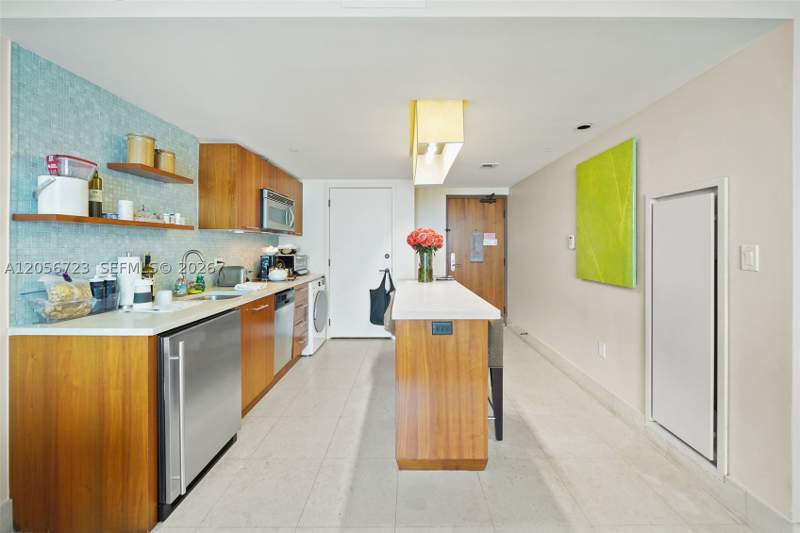 1 bedroom Condominium at 6801 Collins Ave 1015, Central Carillon Beach, Miami Beach — photo 2