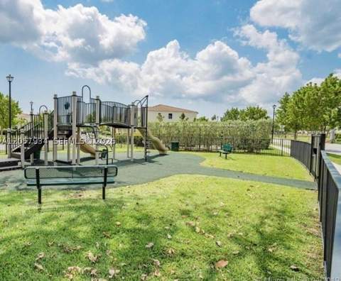 317 NE 194th Ln 317, Miami FL - photo 21 of 24