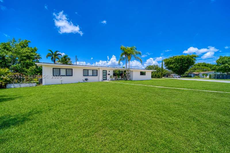 3 bedroom SingleFamilyResidence at 9200 SW 178th St, Orchard Estates, Palmetto Bay — photo 2