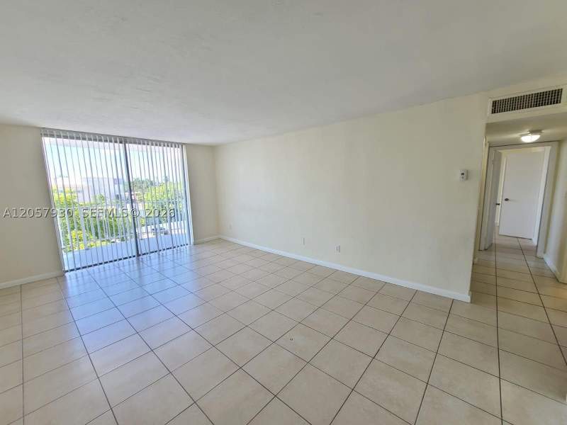 2 bedroom Condominium at 496 NW 165th St Rd D-409, Montecarlo Condo, Miami — photo 2