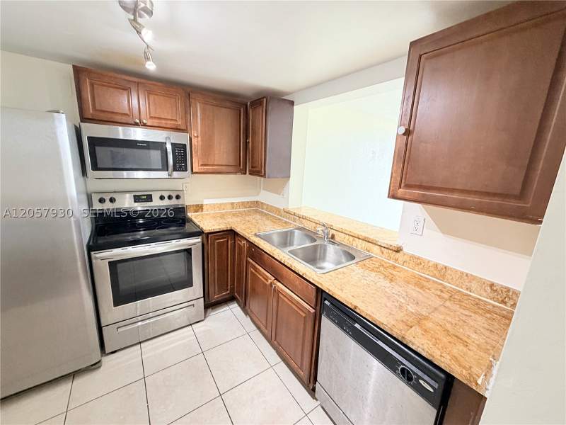 2 bedroom Condominium at 496 NW 165th St Rd D-409, Montecarlo Condo, Miami — photo 5