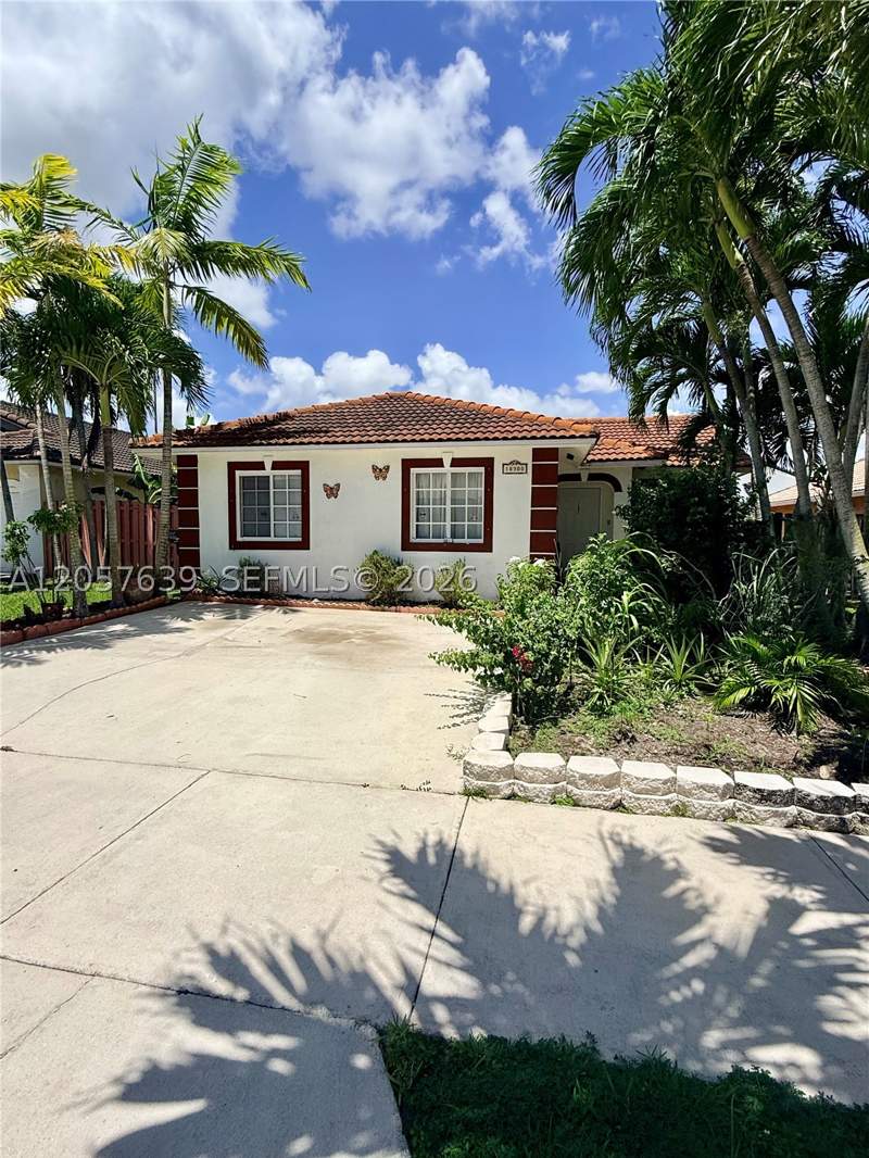 4 bedroom SingleFamilyResidence at 18300 SW 143rd Ct, Med Gardens Sec 2, Miami — photo 2