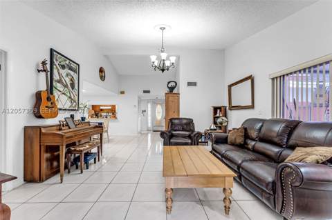 1304 Redstart Ct, Homestead FL - photo 10 of 21