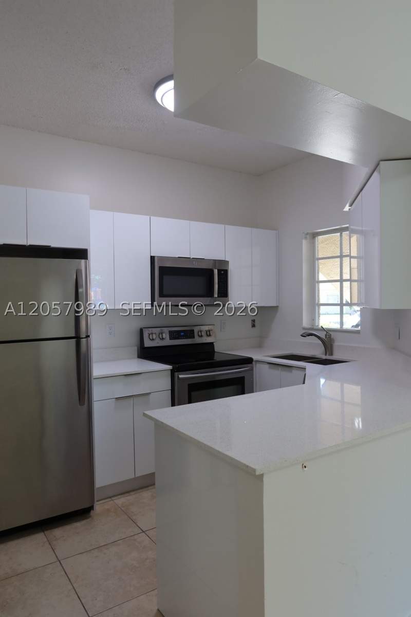 2 bedroom Condominium at 18340 NW 68th Ave A, La Hacienda Country Club, Hialeah — photo 2