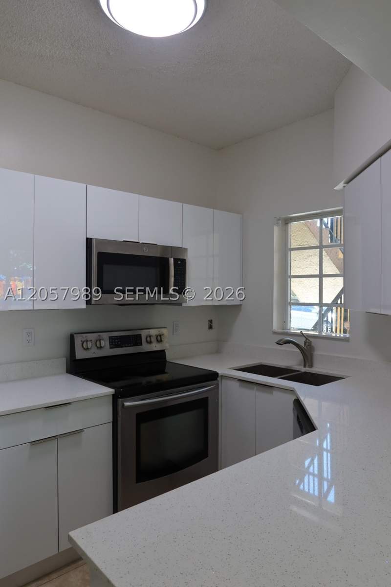 2 bedroom Condominium at 18340 NW 68th Ave A, La Hacienda Country Club, Hialeah — photo 4