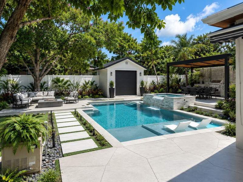 3 bedroom SingleFamilyResidence at 267 E 56th St, Jai-Alai Heights, Hialeah — photo 2