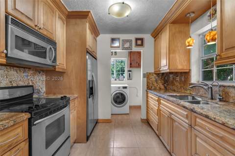 267 E 56th St, Hialeah FL - photo 7 of 39