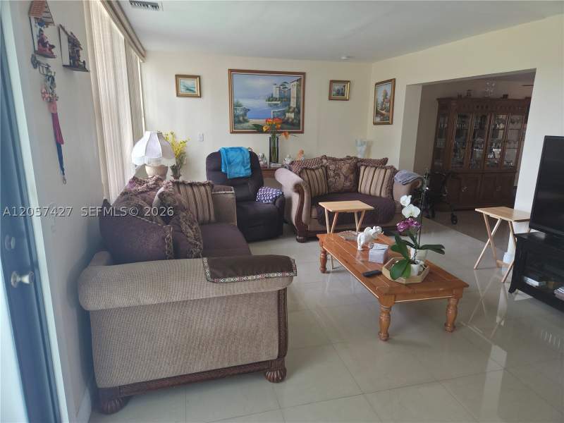 4 bedroom SingleFamilyResidence at 8441 SW 32nd Ter, Coral Way Village Sec A P, Miami — photo 3