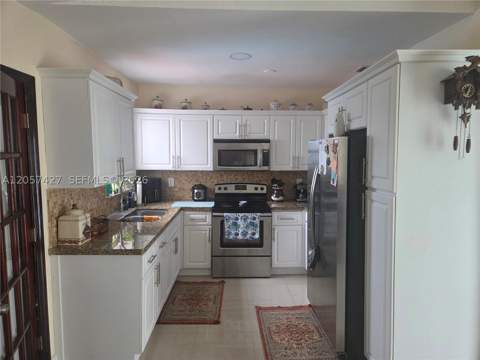 8441 SW 32nd Ter, Miami FL - photo 9 of 31