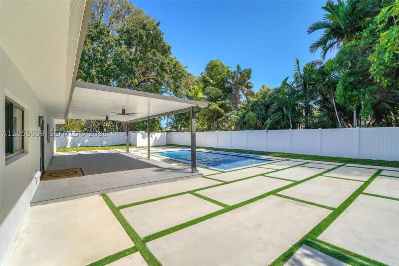 5 bedroom SingleFamilyResidence at 8820 SW 182nd Ter, Bel Aire Sec 20, Palmetto Bay — photo 3