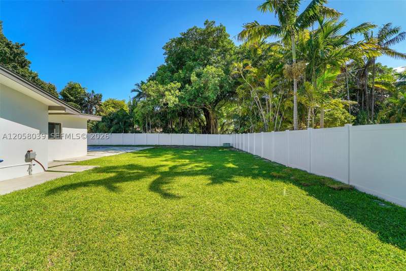 5 bedroom SingleFamilyResidence at 8820 SW 182nd Ter, Bel Aire Sec 20, Palmetto Bay — photo 5