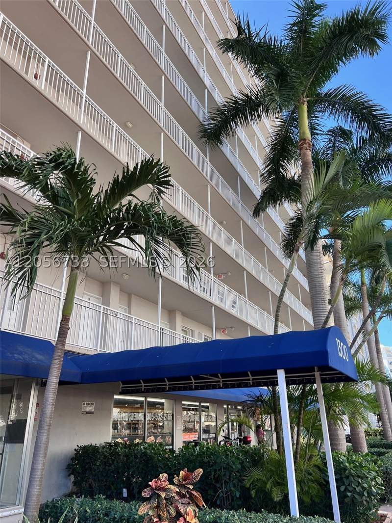 1 bedroom Condominium at 1300 Lincoln Rd D304, Lincoln Towers Condo, Miami Beach — photo 4