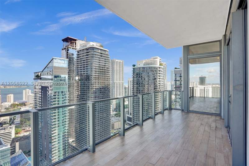 4 bedroom Condominium at 88 SW 7th St 4011, Rise Condo, Miami — photo 3