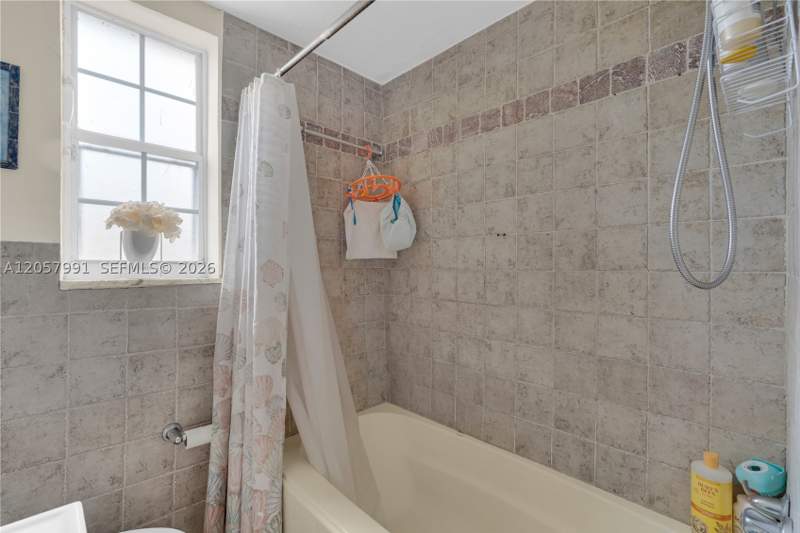 6 bedroom SingleFamilyResidence at 2204 SW 11th Ter, Byan Park, Miami — photo 4