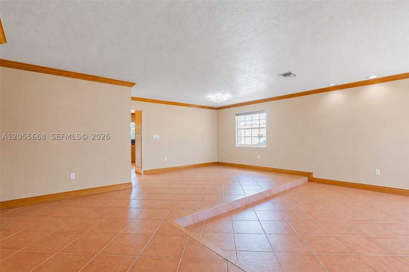 4 bedroom SingleFamilyResidence at 13390 SW 1st St, Univ Park East Sec 1, Miami — photo 5