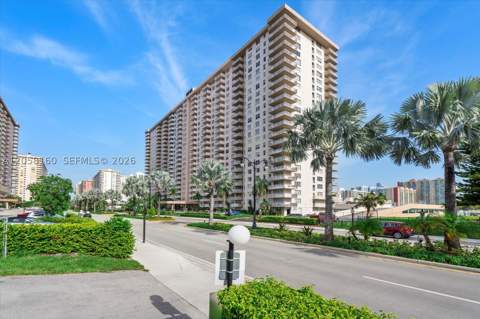 250 174th St 2102, Sunny Isles Beach FL - photo 9 of 13