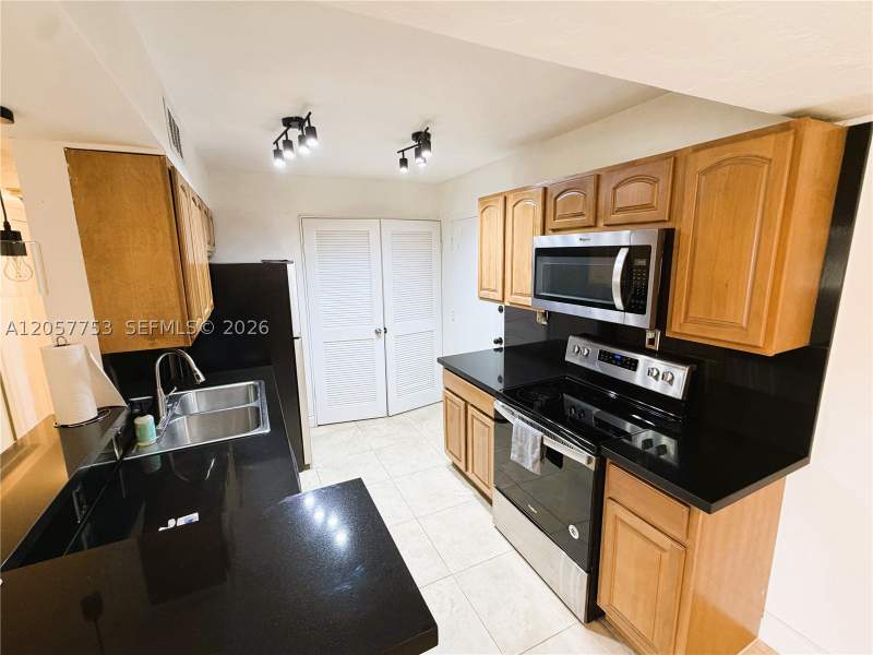 3 bedroom Condominium at 7483 SW 82nd St A102, Dadeland Capri Condo, Miami — photo 2
