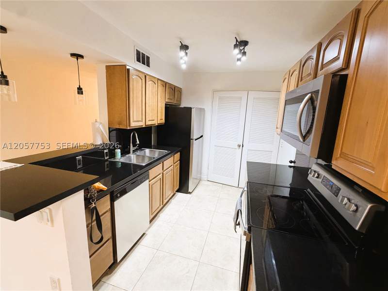 3 bedroom Condominium at 7483 SW 82nd St A102, Dadeland Capri Condo, Miami — photo 3