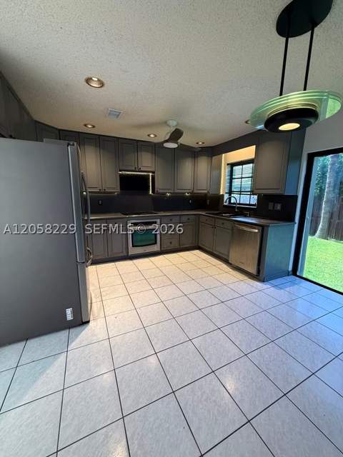 14720 SW 106th Ter, Miami FL - photo 7 of 30