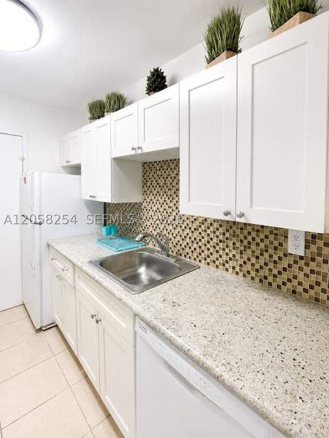100 Lincoln Rd 602, Miami Beach FL - photo 6 of 32