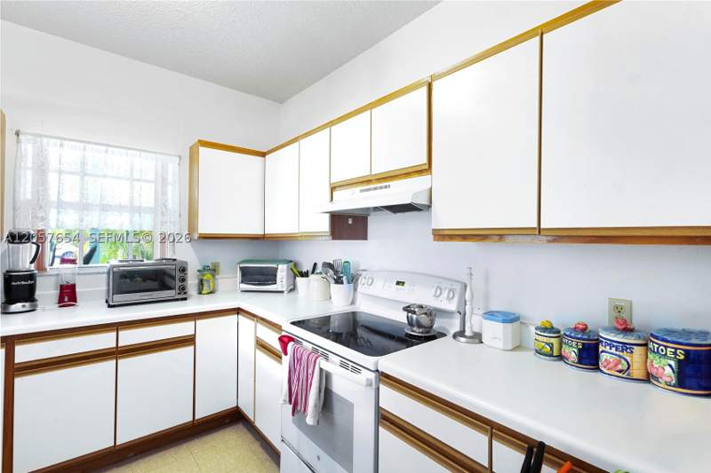 3 bedroom SingleFamilyResidence at 24443 SW 129th Pl, Jordan Commons, Homestead — photo 3