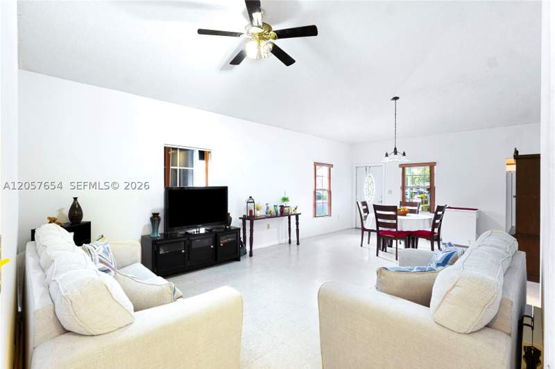 3 bedroom SingleFamilyResidence at 24443 SW 129th Pl, Jordan Commons, Homestead — photo 5