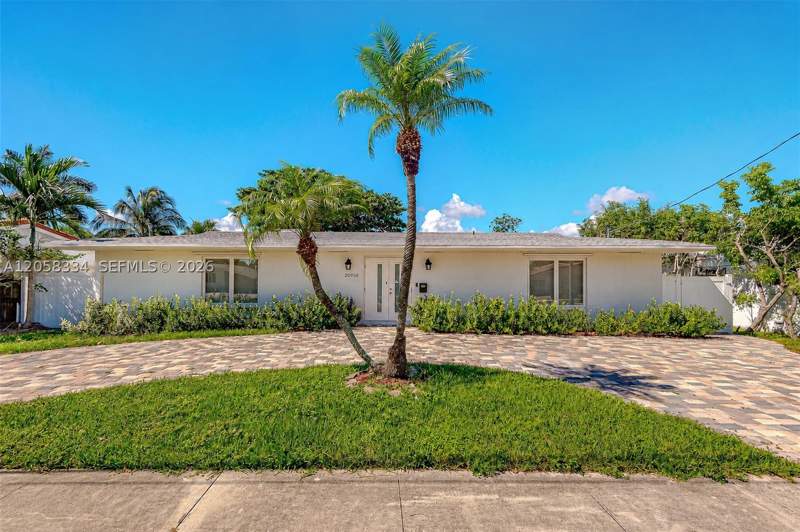 3 bedroom SingleFamilyResidence at 20950 NE 25th Ct, Sunswept Isle, Aventura — photo 4