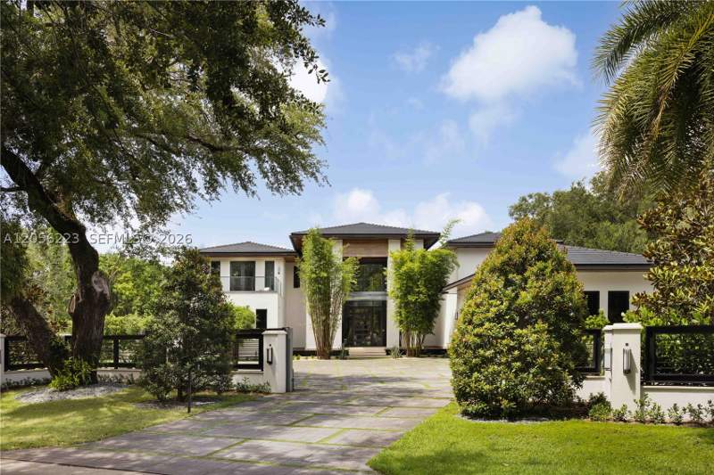 7 bedroom SingleFamilyResidence at 6540 SW 123rd St, Town & Country Estates, Pinecrest — photo 2