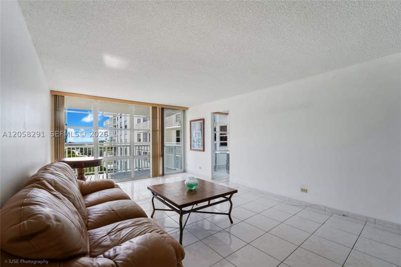2 bedroom Condominium at 231 174th St 617, Winston Towers 400 Condo, Sunny Isles Beach — photo 2