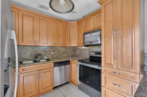 14621 Lincoln Boulevard, Miami FL - photo 8 of 31