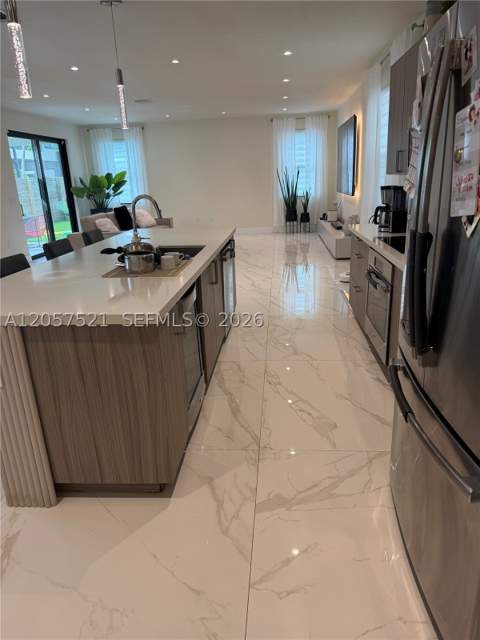 10218 NW 76th Ter, Doral FL - photo 6 of 29