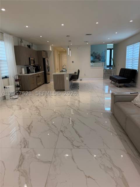 10218 NW 76th Ter, Doral FL - photo 8 of 29
