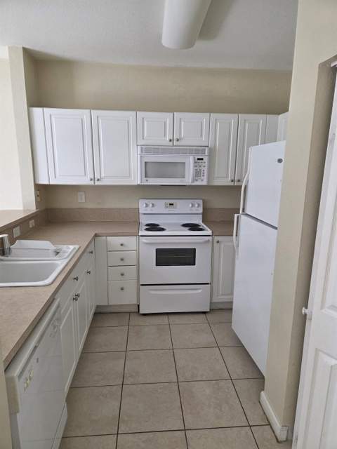 1575 NE 33 Avenue 101, Homestead FL - photo 8 of 21