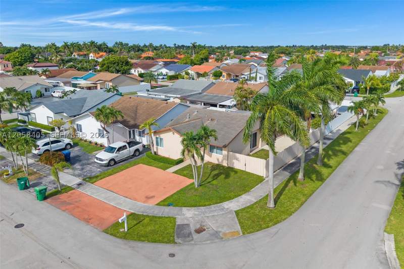 2 bedroom SingleFamilyResidence at 1616 SW 137th Pl, Irenca Sub, Miami — photo 5