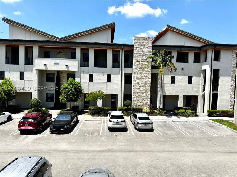 3 bedroom Condominium at 10455 NW 82nd St 35, Highland At Park Central, Doral — photo 2