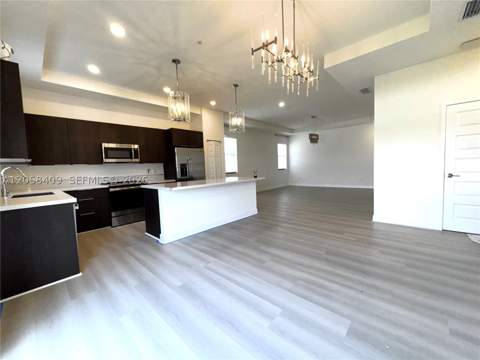 10455 NW 82nd St 35, Doral FL - photo 7 of 22