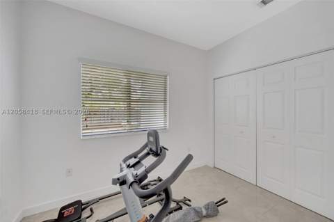1130 NE 41st Ave, Homestead FL - photo 11 of 61
