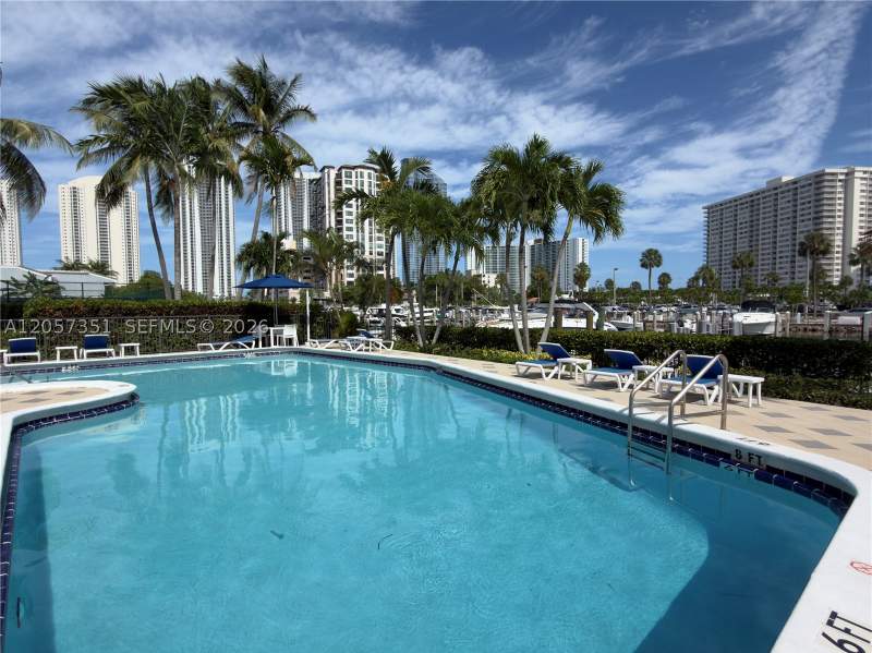 4 bedroom Condominium at 329 Poinciana Dr 909, Poinciana Is Yt & Rcq Clu, Sunny Isles Beach — photo 2