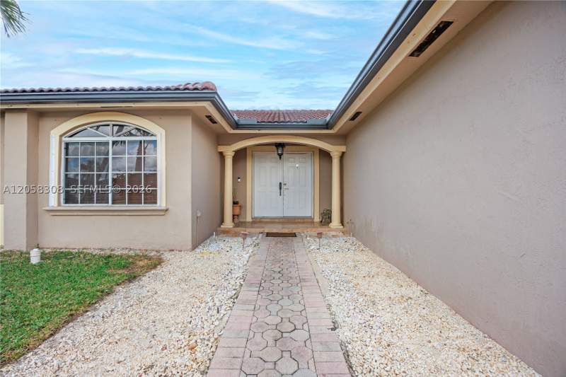 3 bedroom SingleFamilyResidence at 15330 SW 170th Ter, Kessler Grove Sec 1, Miami — photo 2