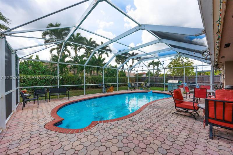 3 bedroom SingleFamilyResidence at 15330 SW 170th Ter, Kessler Grove Sec 1, Miami — photo 5